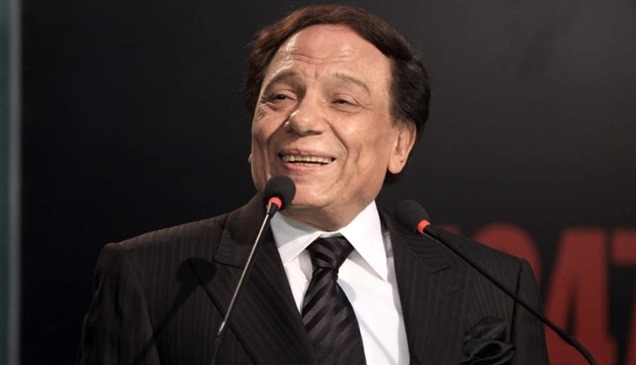 عادل إمام معلق رياضي.. مباراة الفنانين تعيد "الزعيم" للصدارة