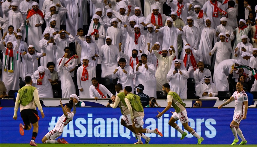 فرحة لاعبي منتخب الإمارات (رويترز)