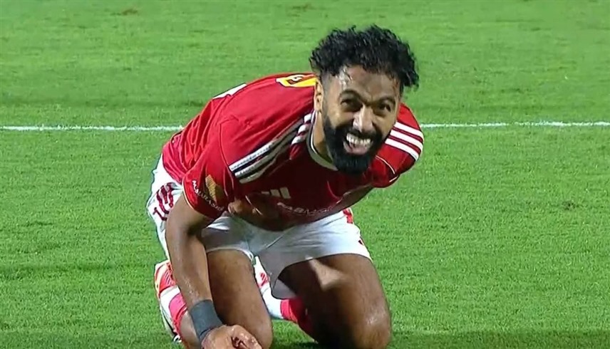 لحظة إصابة لاعب الأهلي حسين الشحات (إكس)