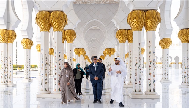 رئيس بالاو يزور جامع الشيخ زايد الكبير في أبوظبي