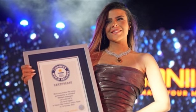 ليلى فريد.. فنانة مصرية شابة تدخل غينيس بعد مشاركتها في افتتاح الجونة