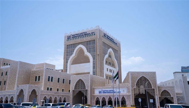 أبوظبي تحقق إنجازاً طبياً بجراحة جنينية دقيقة قبل الولادة