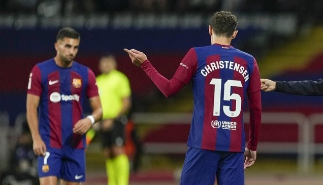 برشلونة يستعيد توريس أمام أولمبياكوس.. وكريستنسن خارج القائمة