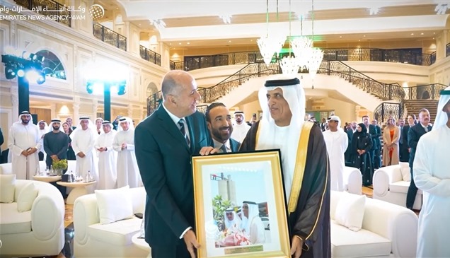 سعود بن صقر يشهد حفل اندماج "أسمنت الخليج" مع "بوزي" الإيطالية
