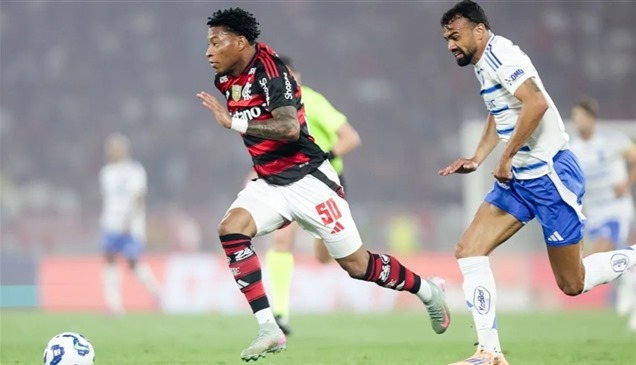 الدوري البرازيلي.. فلامنغو يتعادل سلبياً مع كروزيرو 