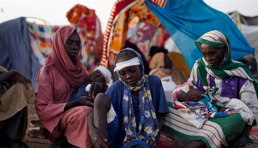 نازحون سودانيون من مناطق النزاع (رويترز)
