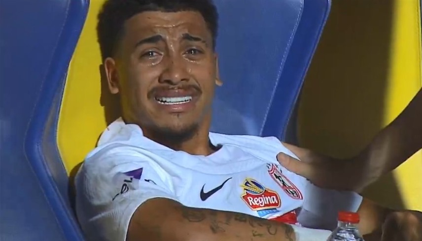 نجم الزمالك بيزيرا يبكي بعد إصابته أمام طلائع الجيش (إكس)
