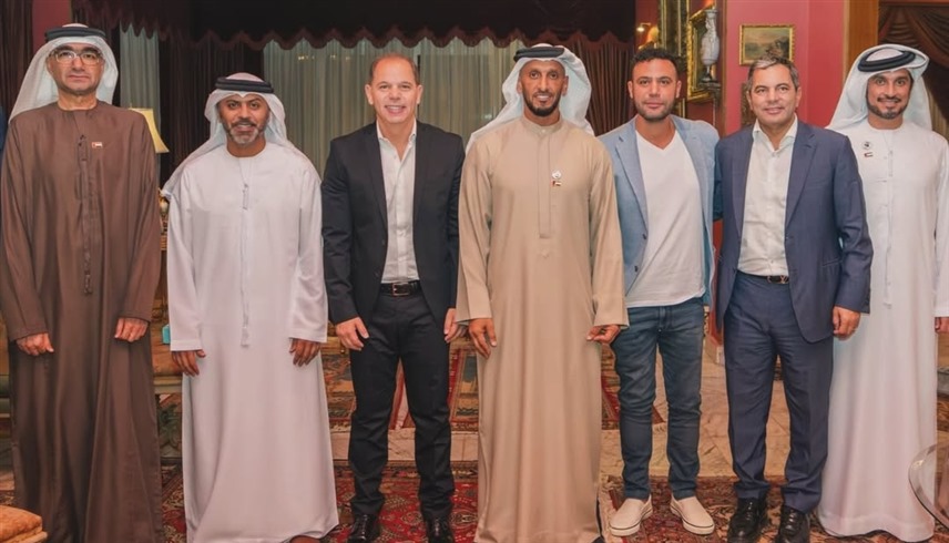 وفد إماراتي في منزل عادل إمام