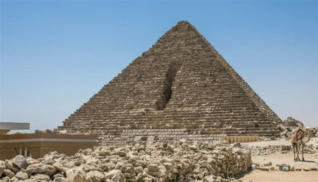 علماء يكتشفون فراغات غامضة في هرم منقرع بعد 4500 عام.. هل تشير لمدخل سري؟