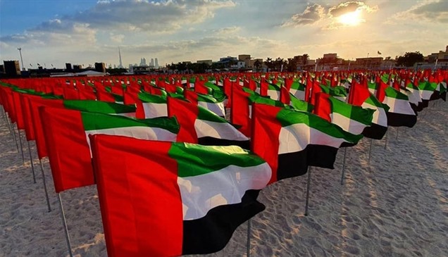 مقيمون: رفع علم الإمارات يشعرنا بالفخر والانتماء