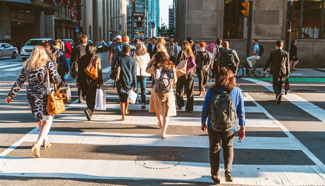 هل يفيد المشي في المدينة الصحة مثل المشي في الطبيعة؟