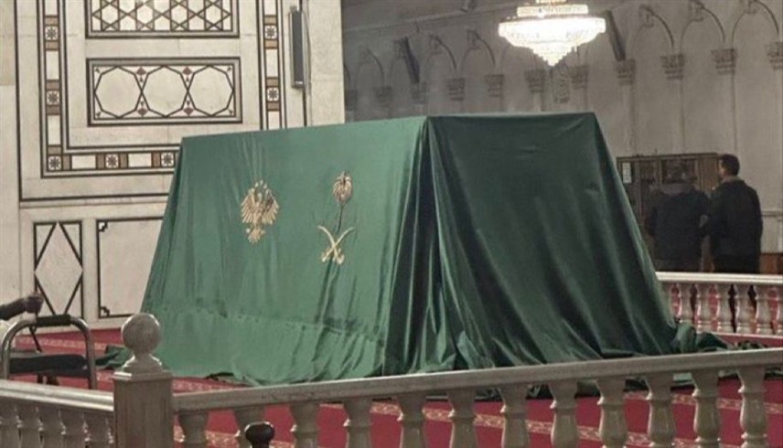 هدية مغطاة بالأخضر داخل المسجد الأموي 