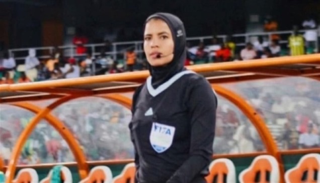 مصرية صعيدية تهز عرش التحكيم النسائي وتفرض اسمها في الفيفا