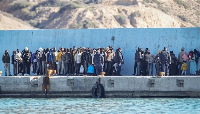 اليونان: إنقاذ أكثر من 840 مهاجراً جنوب جزيرة كريت 