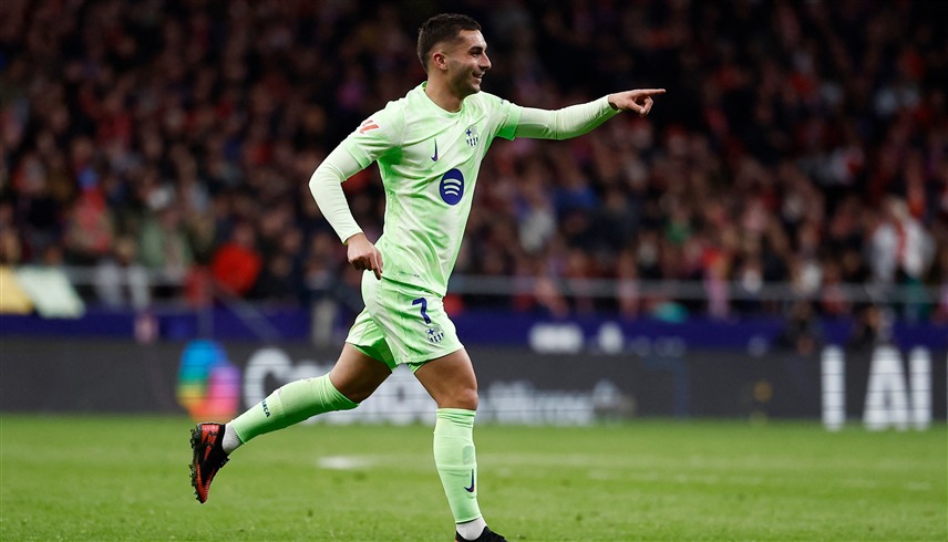 لاعب برشلونة فيران توريس (رويترز)