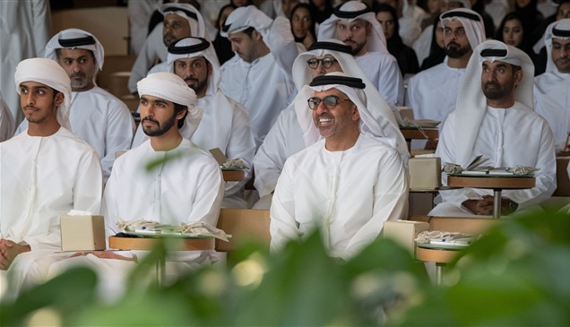 حامد بن زايد يشهد الجلسة الرمضانية الثانية لمجلس محمد بن زايد 
