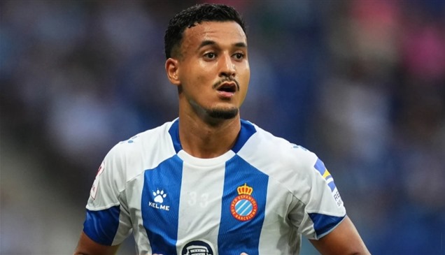 ميلان وإشبيلية يتربصان بلاعب مغربي