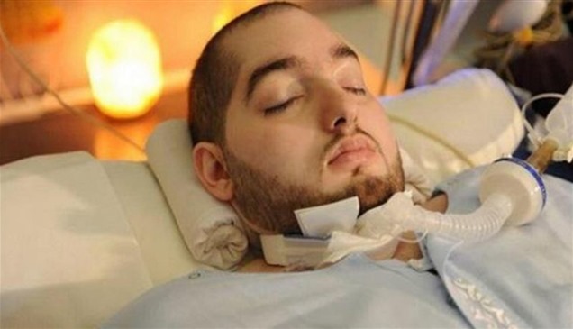 21 عاماً في غيبوبة.. تفاعل واسع مع صور"الأمير النائم" في مرحلة الطفولة