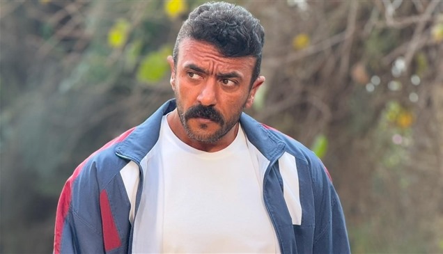 ‎أحمد العوضي يهدي جاكيت "فهد البطل" لأحد متابعيه 