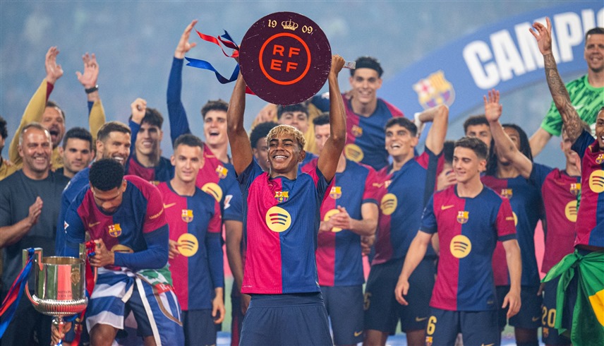من احتفالات برشلونة بالثلاثية المحلية (إكس)