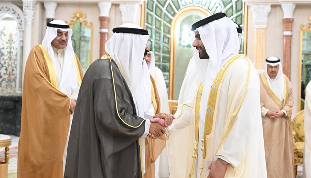 أمير الكويت يستقبل منصور بن محمد 