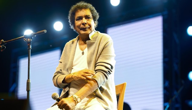 شيرين ترحل و"الكينغ" يعود.. روتانا تتعاقد مع محمد منير