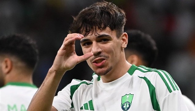 نجم الأهلي السعودي إلى بورتو مقابل 15 مليون يورو