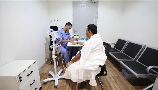 الفرق الطبية تواصل تقديم خدماتها بالتزامن مع توافد حجاج الإمارات على مشعر منى