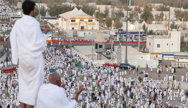 1.5 مليون حاج يؤدون الركن الأعظم على جبل عرفات