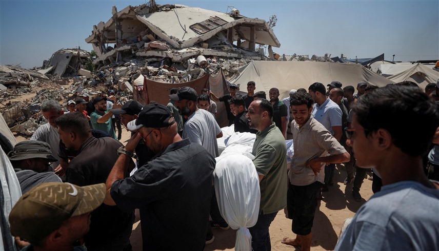 فلسطينيون يشيعون جثامين عدد من ضحايا الحرب الإسرائيلية على غزة (أرشيف)
