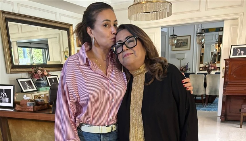 الفنانة هند صبري ووالدتها 