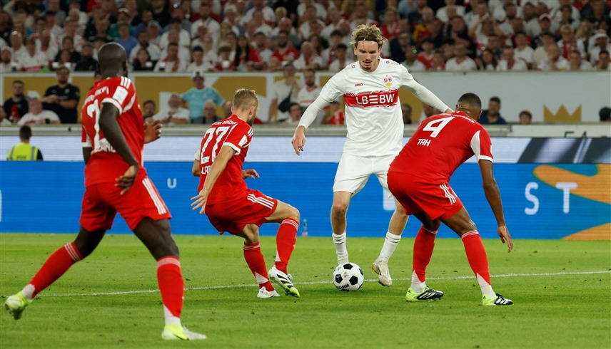 لاعب شتوتغارت نيك فولتماد أمام بايرن (رويترز)