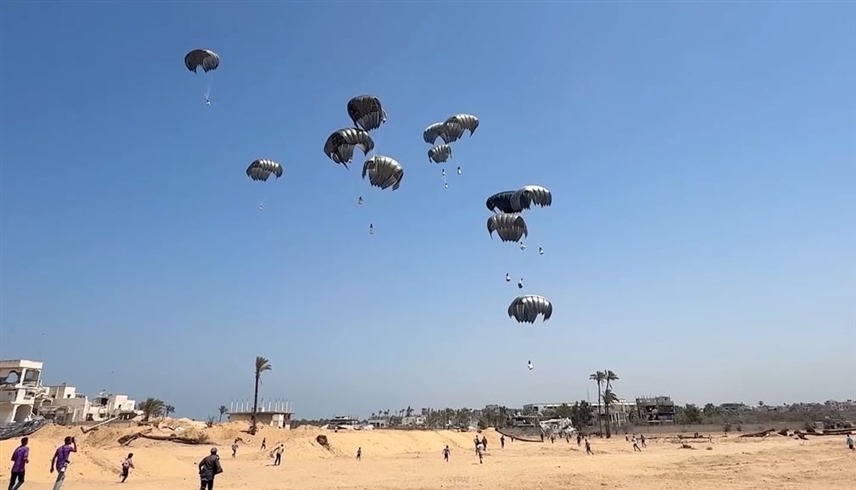 جانب من الإنزال الأخير للمساعدات الإماراتية في غزة (وام)
