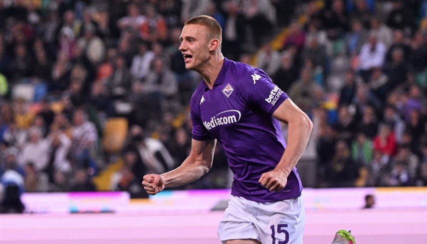 مدافع فيورنتينا بيترو كوموزو (إكس)