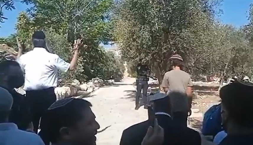 متطرفون بقيادة بن غفير يؤدون طقوساً في المسجد الأقصى اليوم الأحد (إكس)