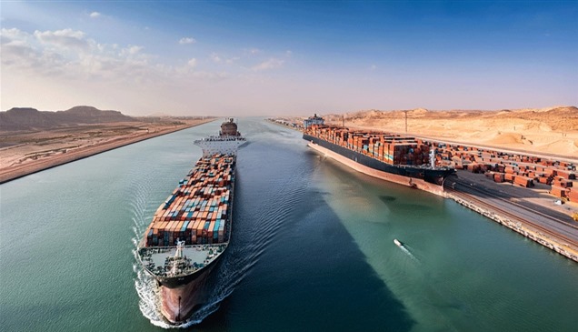 بسبب هجمات الحوثيين..قناة السويس تخفض رسوم عبور السفين بـ15%