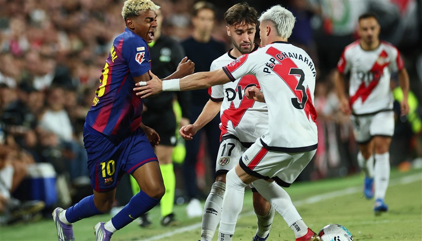 من لقاء برشلونة ورايو فاييكانو (رويترز)