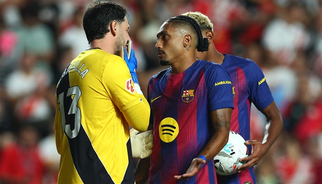 ما سر تعطل الـVAR في مباراة برشلونة؟