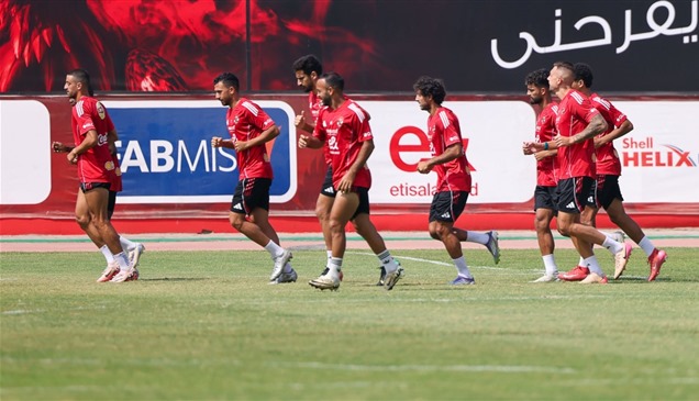 الأهلي يبحث عن "طوق النجاة" أمام سيراميكا