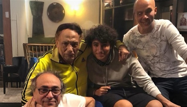 صورة جديدة لعادل إمام تشعل مواقع التواصل