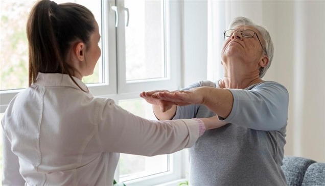 10 أعراض مبكرة لمرض باركنسون.. تعرف عليها