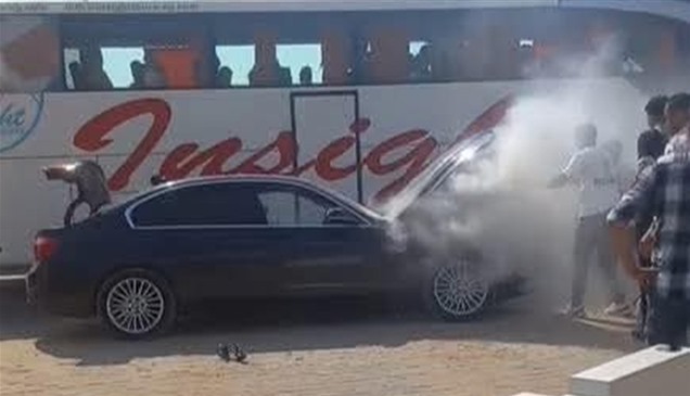 بالصور.. النيران تلتهم سيارة أحمد شوبير