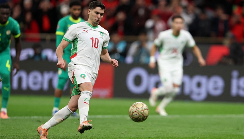 لاعب المغرب يضيع ضربة جزاء غريبة أمام السنغال (رويترز)