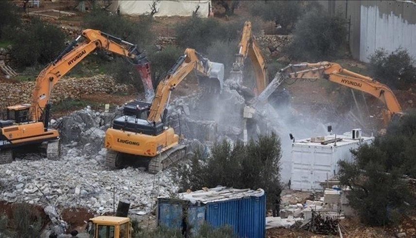 جرافات إسرائيلية تهدم بيتاً فلسطينياً في الضفة الغربية (أرشيف)