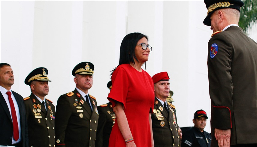 الجيش الفنزويلي يؤدي القسم أمام الرئيسة الانتقالية ديلسي رودريغيز (أ ف ب)
