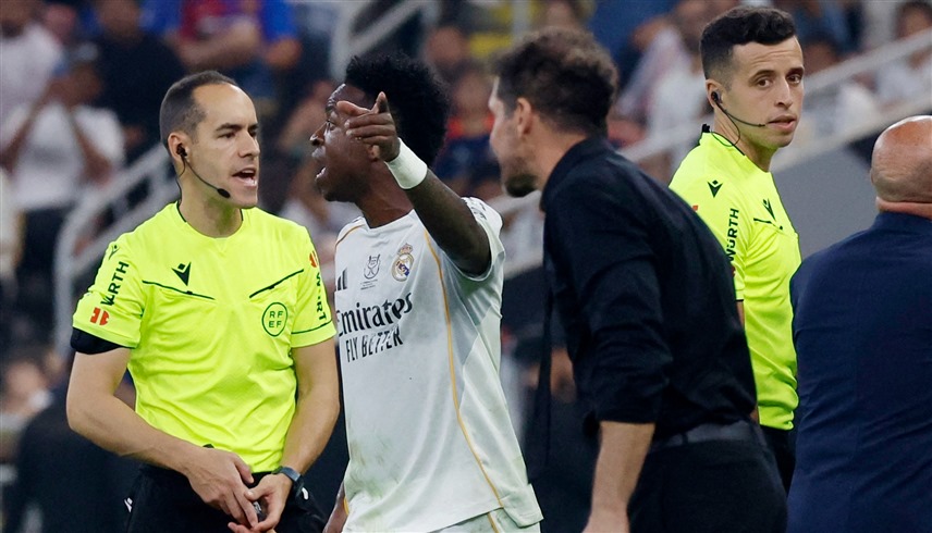 من مباراة ريال مدريد وأتلتيكو مدريد (رويترز)