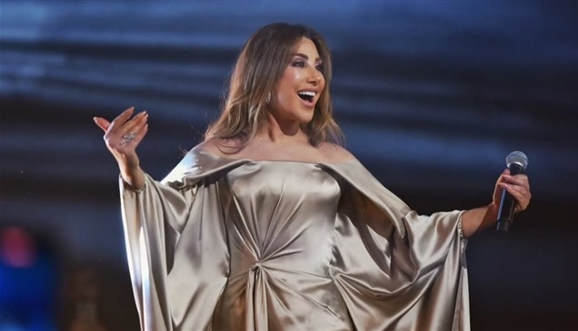 فيديو.. نجوى كرم تواجه موقفاً مفاجئاً على المسرح خلال حفل رأس السنة 