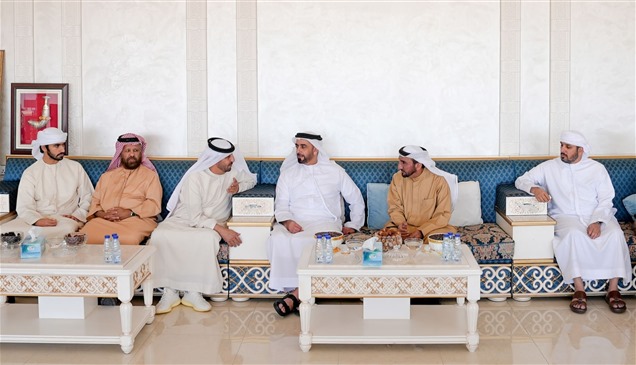 سيف بن زايد يقدم واجب العزاء في وفاة مبارك جمعة مغير الخييلي