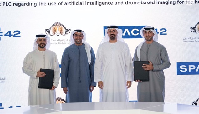 ذياب بن محمد بن زايد يشهد توقيع مذكرة لحماية الحبارى بتقنيات الذكاء الاصطناعي
