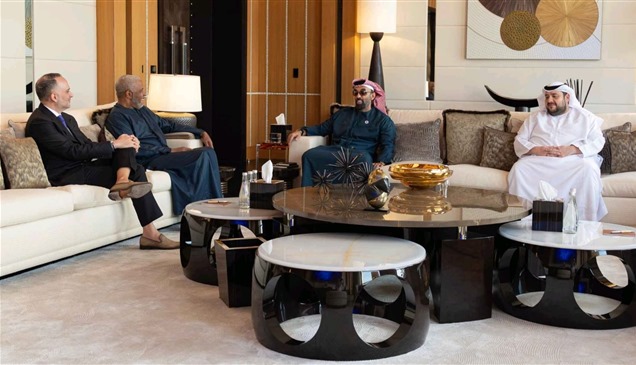 طحنون بن زايد ومؤسس "فيستا إيكويتي" يبحثان تطورات الذكاء الاصطناعي